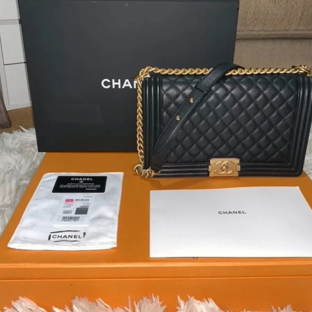 Chanel Boy Bag New Medium Quilted Caviar Black NWT